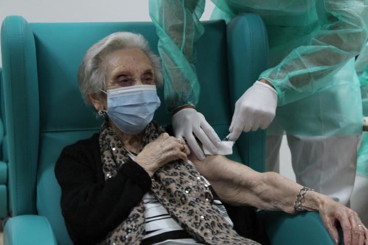 Castilla-La Mancha completa la primera ronda de vacunas en residencias de mayores