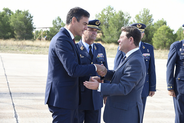 Page con Pedro Sánchez esta misma mañana en la Base Aérea de los Llanos de Albacete.