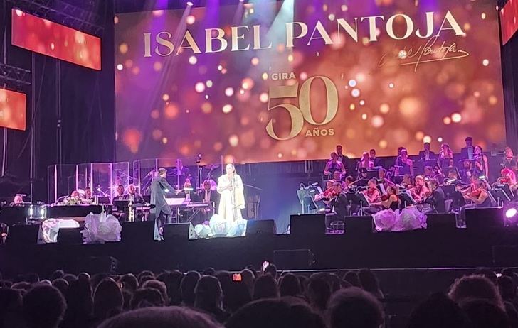 Isabel Pantoja emocionó a sus incondicionales en Albacete, en el inicio de la 68 edición del Festival