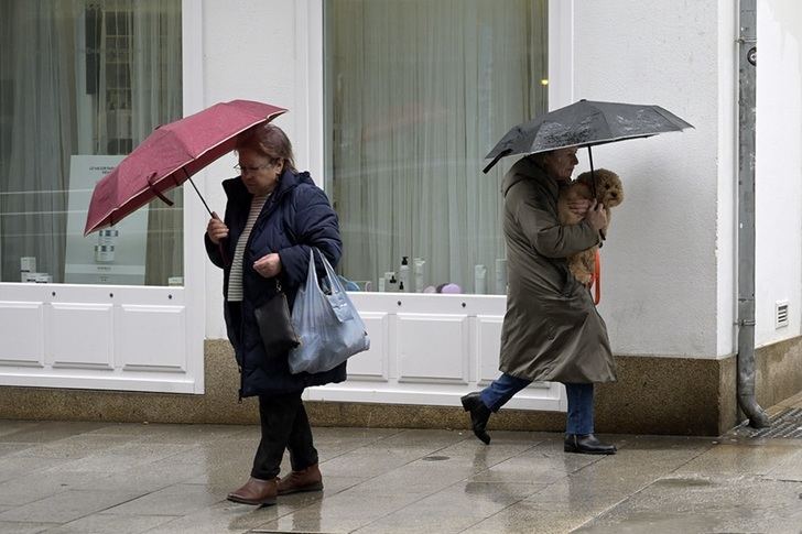 C-LM tendrá avisos por lluvias y tormentas el domingo y habrá un descenso generalizado de las temperaturas máximas