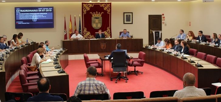 Imagen de archivo de un pleno municipal en Albacete.