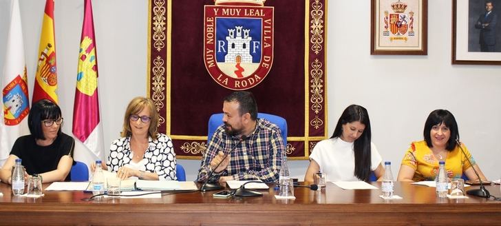 Juan Ramón Amores, el nuevo alcalde de La Roda, presidió el primer pleno de la legislatura