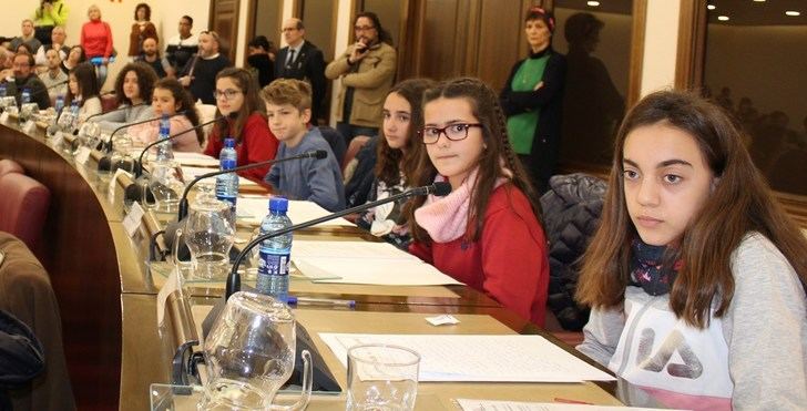 Los 18 ‘concejales’ infantiles hacen sus propuestas en el Ayuntamiento de Albacete para mejorar la ciudad