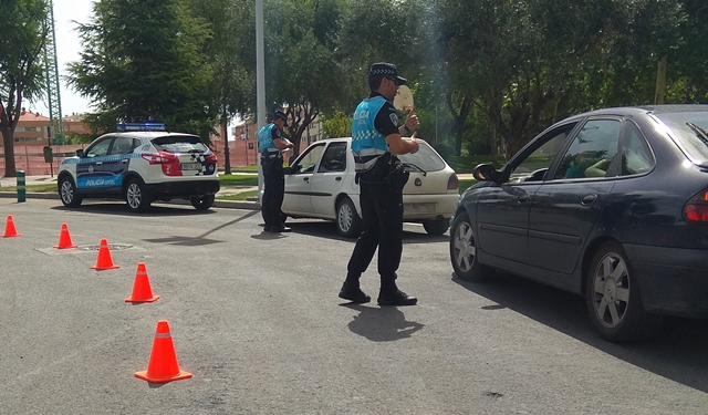 La Policía Local de Albacete participa en la contra las distracciones por el uso del móvil o el navegador