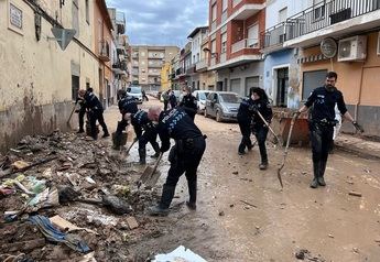 Once agentes de la Policía Local de Albacete brindan asistencia a víctimas en Valencia