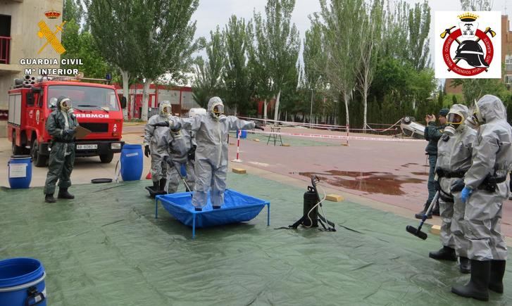 La Guardia Civil y los bomberos de Albacete realizan unas prácticas ante una posible emergencia química