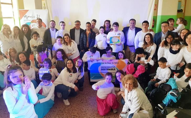 El Colegio de Educación Especial Cruz de Mayo de Hellín recibe el Premio Agenda 21 Escolar 2018, de la Diputación de Albacete