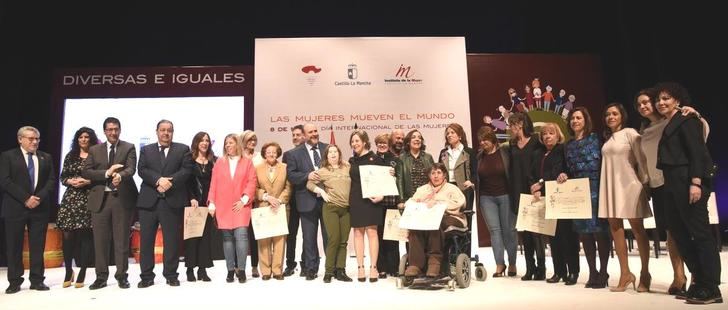 Un momento del acto institucional de entrega de galardones del Día de la Mujer en Castilla-La Mancha