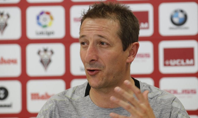 Ramis, entrenador del Albacete, señala que “seguir invictos no nos garantiza ganar el próximo partido'