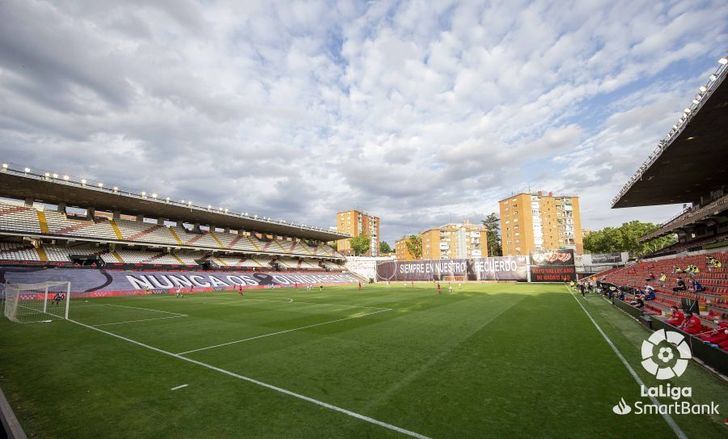 Albacete y Rayo vivieron en Vallecas una atípica vuelta del fútbol a España