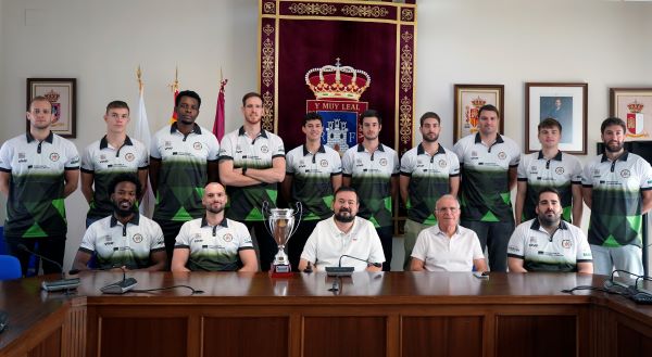 Recibimiento del equipo de baloncesto de La Roda, antes del inicio de la temporada