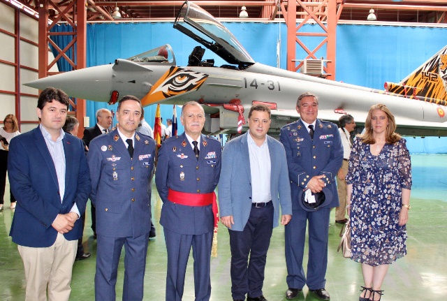 Relevo de comandantes del TLP en la Base Aérea de Los Llanos de Albacete