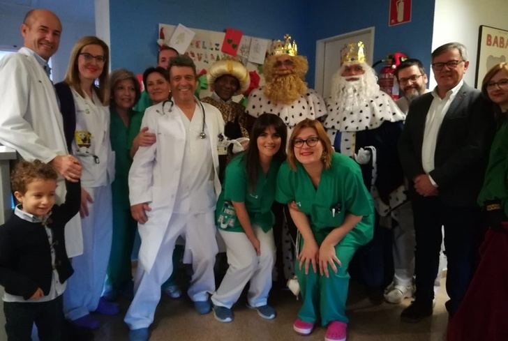 Los Reyes Magos visitaron en Hellín a los niños ingresados en el hospital