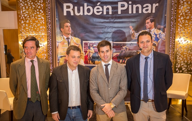 El torero Rubén Pinar estrena apoderados, de la empresa Tauromoción, y los presenta en Albacete