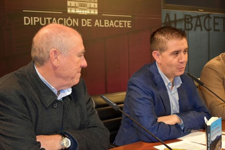 ‘Viejos caminos, viejas historias’, el libro de Jesús López presentado en la Diputación de Albacete