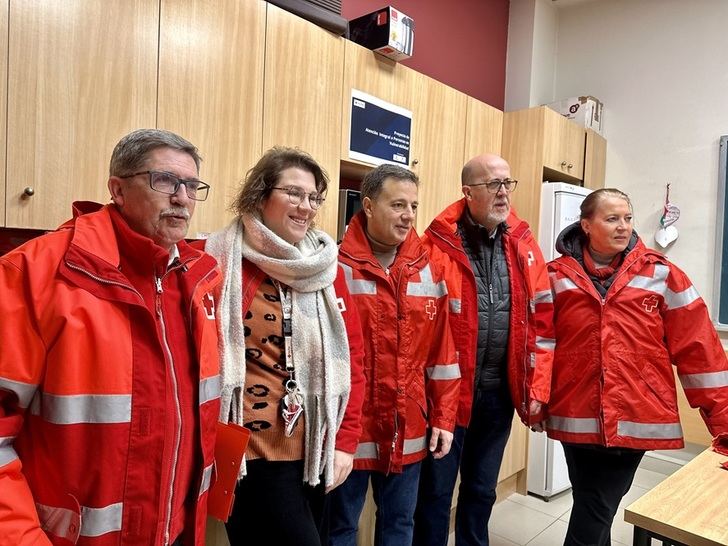 El alcalde de Albacete destaca la labor “ejemplar, altruista y tan necesaria” que realizan los voluntarios de Cruz Roja