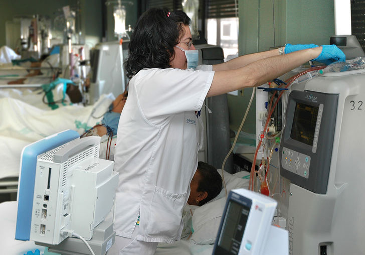 La Junta de Castilla-La Mancha incorpora al colectivo de técnicos en cuidados auxiliares de Enfermería a la oferta de cursos de formación específicos