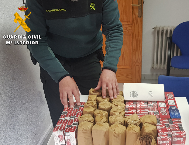 La Guardia Civil interviene tabaco de contrabando en un vehículo en Caudete (Albacete)