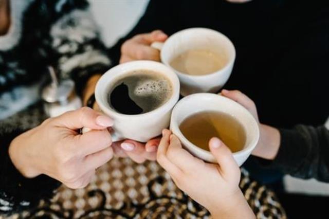 El consumo de té verde y café reduce el riesgo de nuevos eventos cardiovasculares tras un primer infarto o un ictus