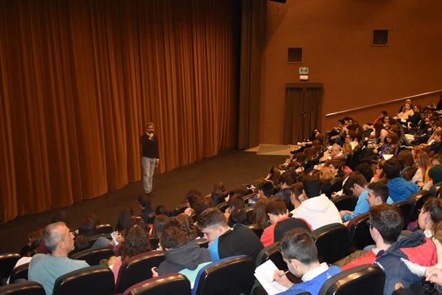 Centros educativos de Albacete participan en la representación teatral para evitar comportamientos machistas