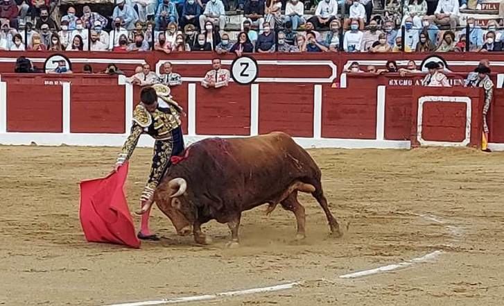 Manzanares salió a hombros en la vuelta de los toros a la plaza de Hellín (Albacete)