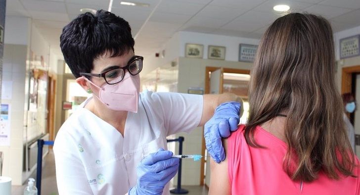 Más de 32 millones de españoles tienen pauta completa de vacunación contra la COVID-19