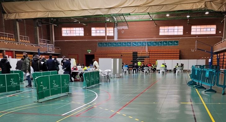 La Guardia Civil encabeza el primer grupo vacunado en el pabellón Feria de Albacete