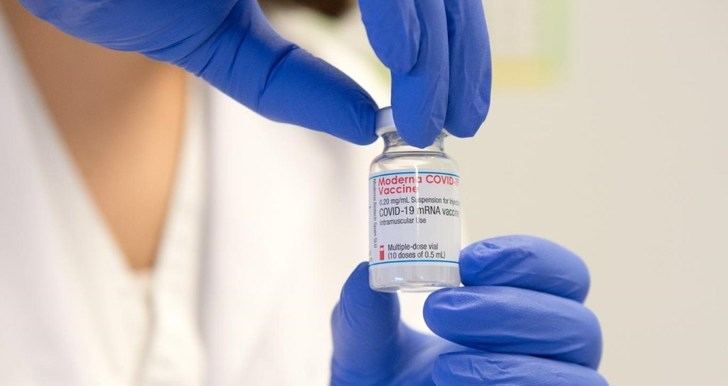 Castilla-La Mancha recibirá casi 100.000 vacunas en cuatro días, de AstraZeneca y Pfizer