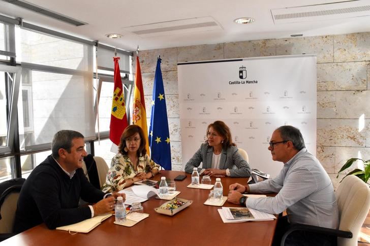 Junta y CERMI Castilla-La Mancha valoran positivamente el descuento al transporte por carretera para las personas con discapacidad