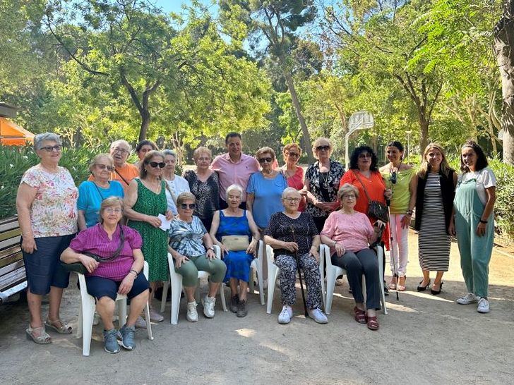 El alcalde de Albacete visita las actividades para mayores del proyecto “Verano saludable”