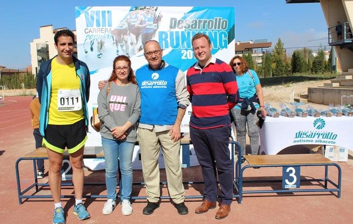 Más de 1.000 personas en Albacete en la Carrera del autismo, VIII Running Desarrollo