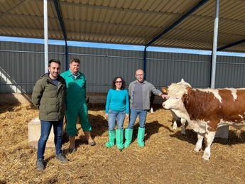 El delegado de Agricultura visita el nuevo establecimiento ganadero de Antonio Peñarrubia en Pozuelo, Albacete